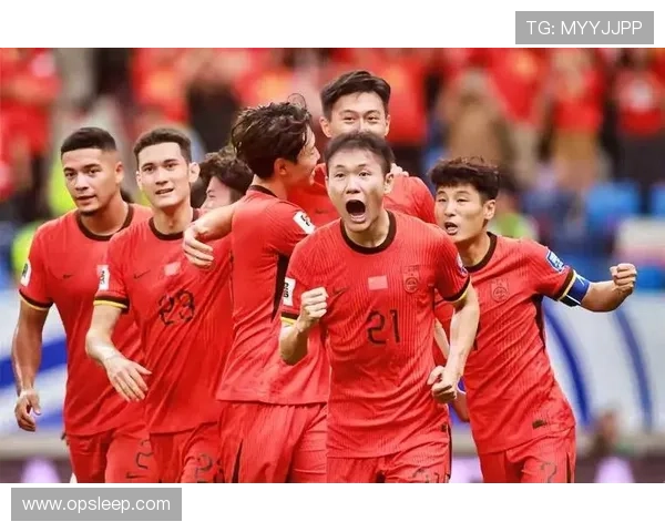 中国足球新星崛起 国内联赛竞争激烈 国足备战亚洲杯信心满满