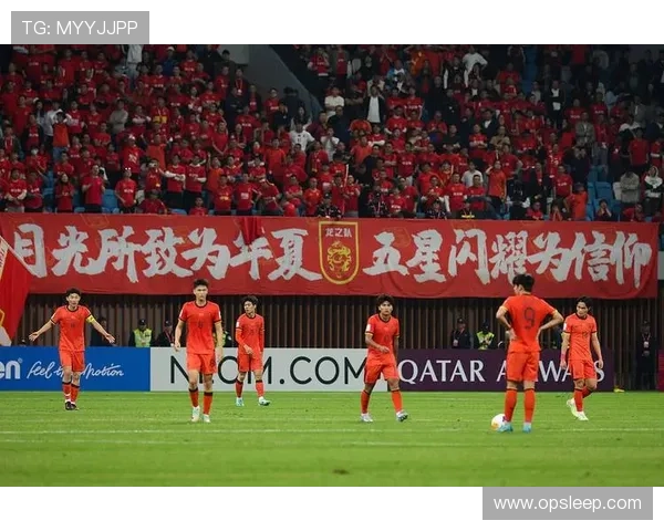 国足逆转取胜展现顽强斗志新星闪耀全场点燃球迷激情 国足逆转取胜展现顽强斗志新星闪耀全场点燃球迷激情