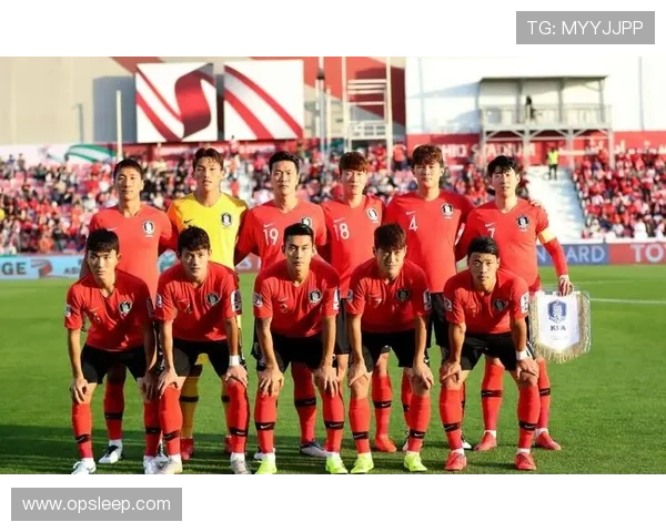 世界杯预选赛激烈进行 中国男足迎战强敌力争晋级名额