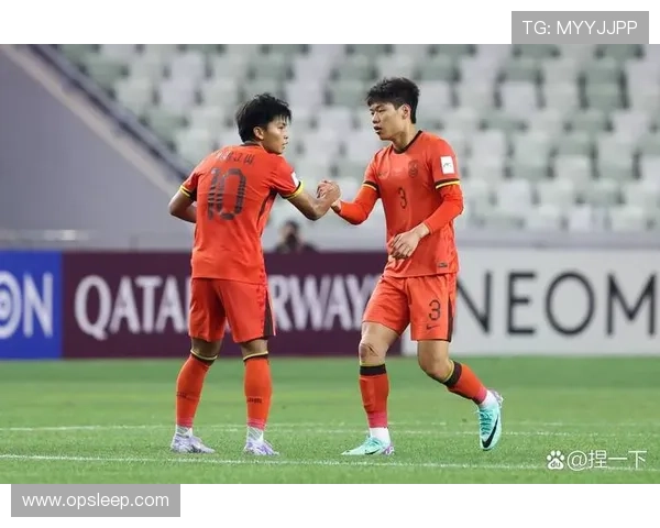 中国男足世界杯预选赛激战正酣 热血拼搏彰显球队新气象