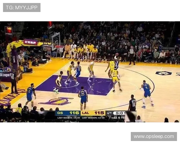 湖人逆袭勇士激战四节上演爆炸级精彩对决震撼全场焦点时刻瞬间迸发